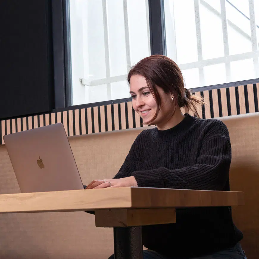 Marketeer aan het werk rond